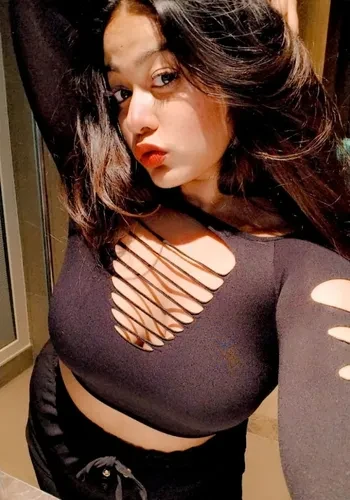 Escorts Simran Dubey from Hyderabad Escorts Simran Dubey from Hyderabad