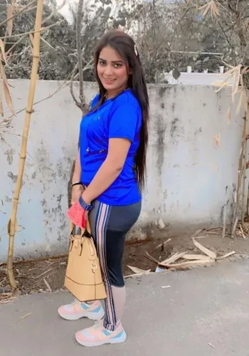 Escorts Diya Malhotra from Aerocity