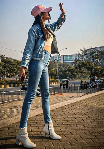 Call Girls Anushka Khurana from Surat