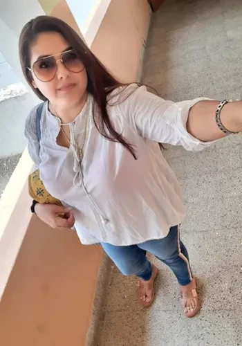 Escorts Simran Dubey from Connaught Place