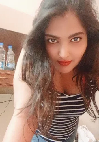 Escorts Simran Dubey from Connaught Place