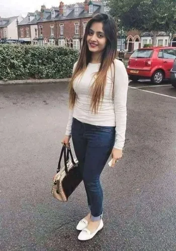 Escorts Priya Chauhan from Nehru Place