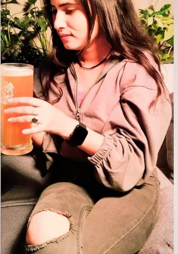 Call Girls Shruti Patel from Mumbai