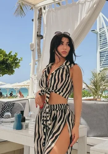 Call Girls Simmi Desai from Delhi