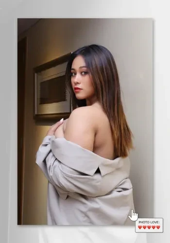 Escorts Rashi Khanna from Delhi