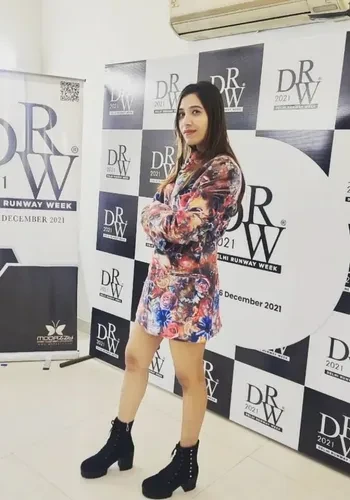 Escorts Sakshi Iyer from Mahipalpur Escorts Sakshi Iyer from Mahipalpur