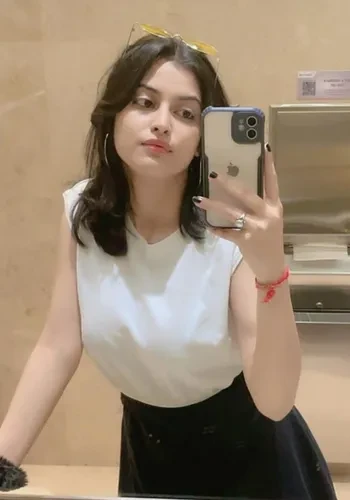 Call Girls Priya Chauhan from Lucknow