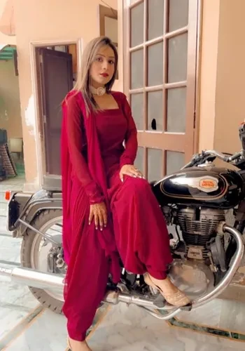 Escorts Diya Malhotra from Rishikesh