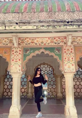 Escorts Anushka Khurana from Manali